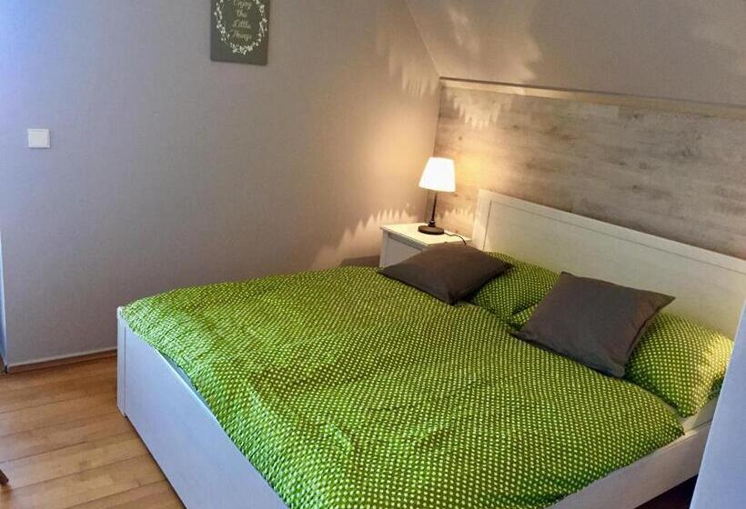 اتاق استاندارد سه تخته با بالکن, Evička Penzion