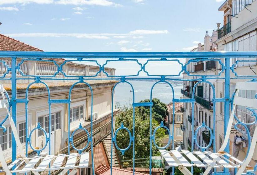 اتاق استاندارد با چشمانداز رودخانه, Chiado 44