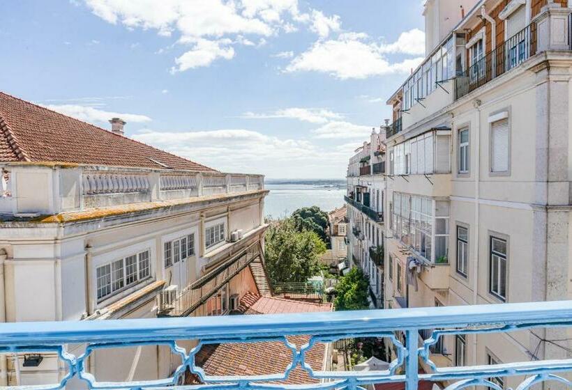 اتاق استاندارد با چشمانداز رودخانه, Chiado 44