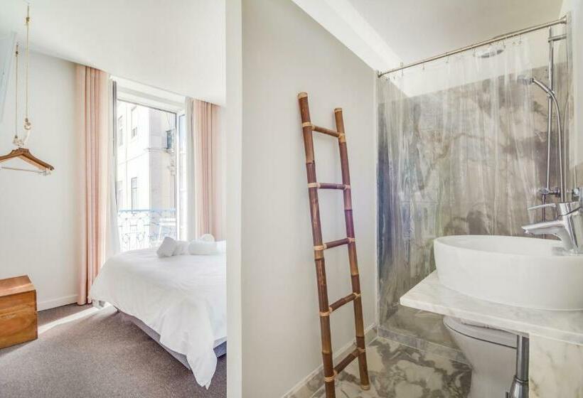 اتاق استاندارد با چشمانداز رودخانه, Chiado 44