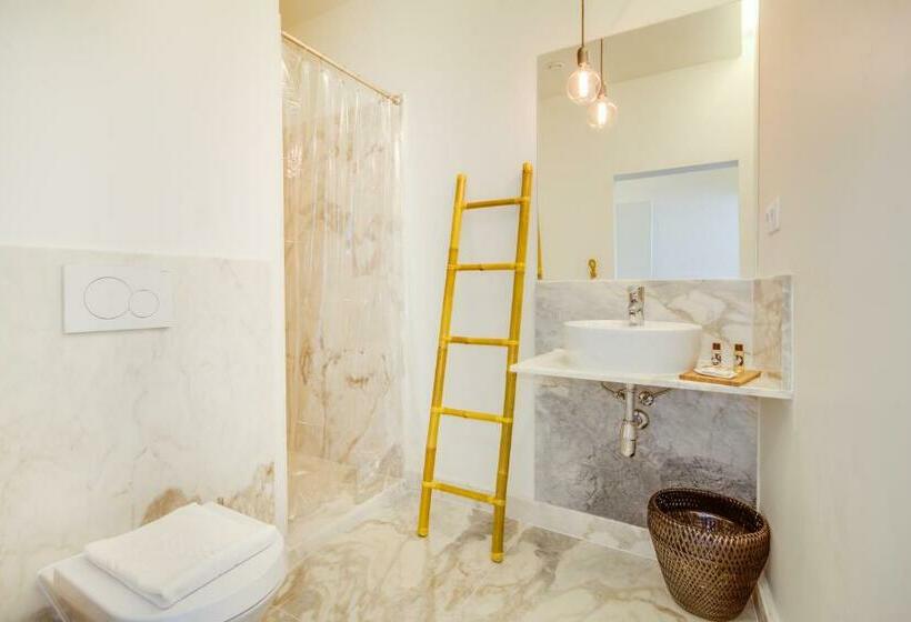 اتاق استاندارد با چشمانداز رودخانه, Chiado 44