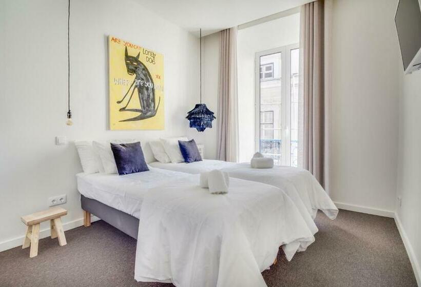 اتاق استاندارد با چشمانداز رودخانه, Chiado 44