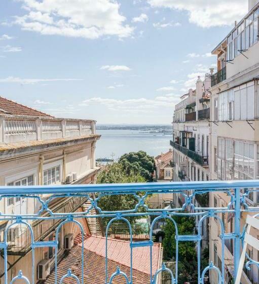 اتاق استاندارد با چشمانداز رودخانه, Chiado 44