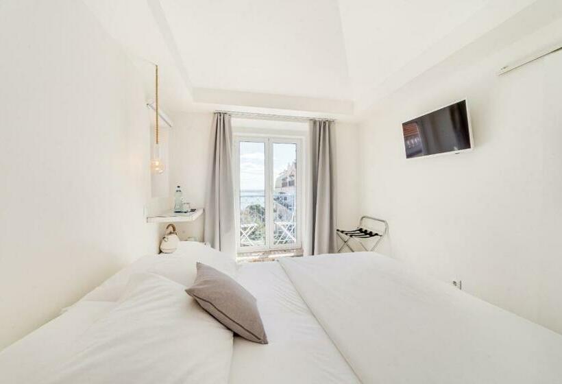 اتاق استاندارد با چشمانداز رودخانه, Chiado 44