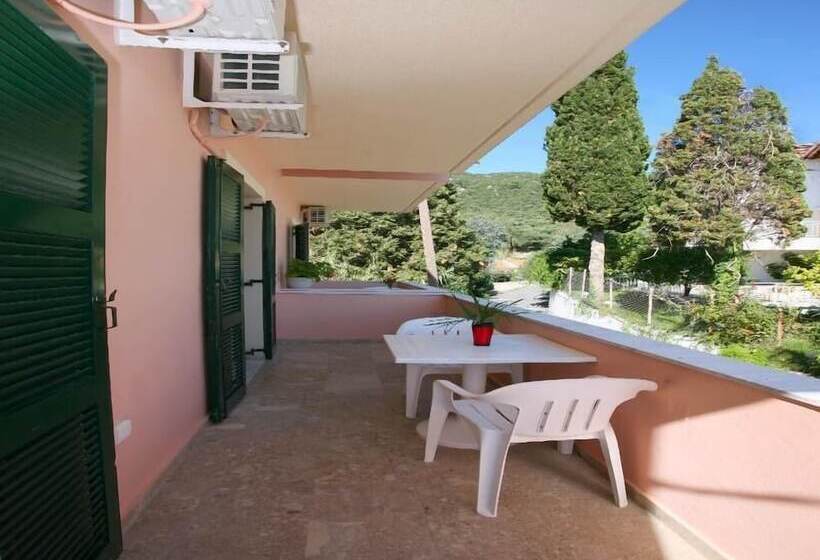 דירת שלושה חדרים, Alexis Apartments Benitses