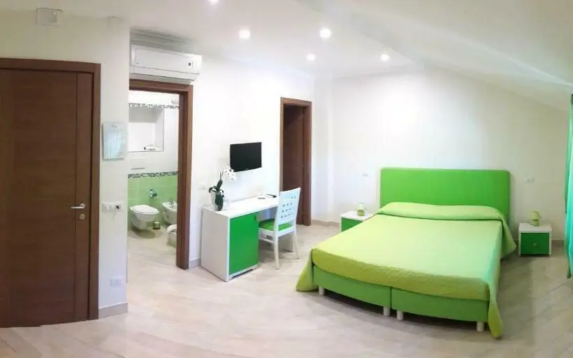 اتاق سه نفره دلوکس با چشم‌انداز دریا, B&b Back To Sorrento