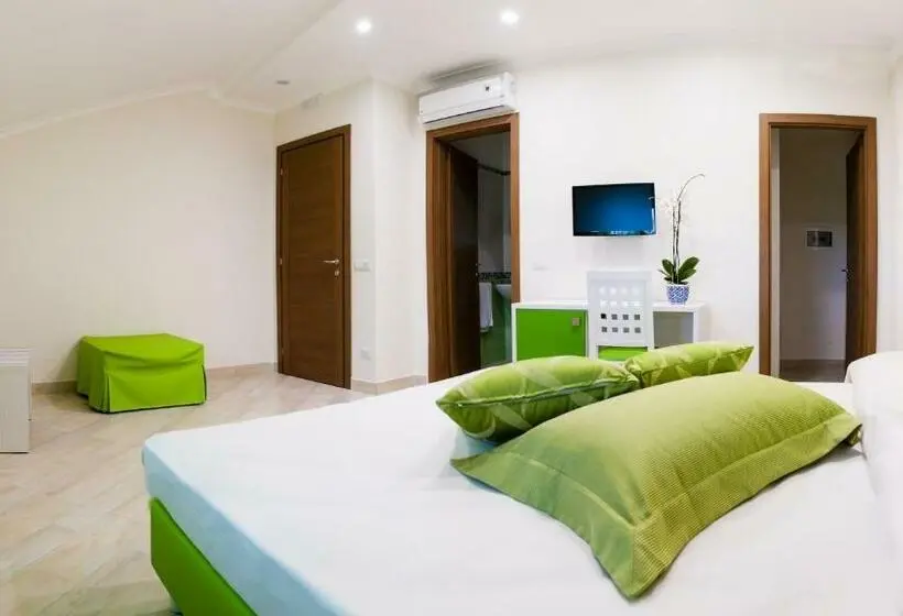 اتاق سه نفره دلوکس با چشم‌انداز دریا, B&b Back To Sorrento