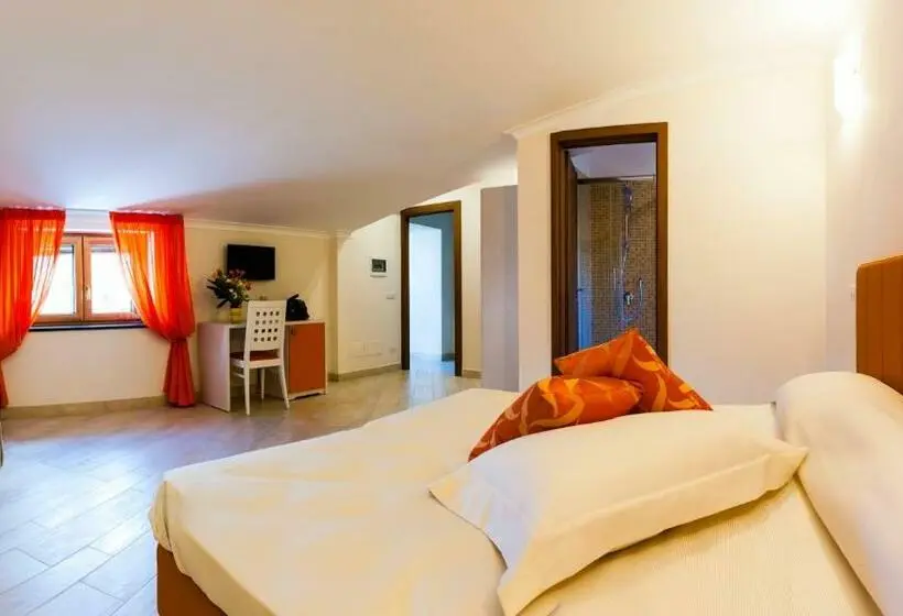 اتاق استاندارد سه تخته با چشم‌انداز باغ, B&b Back To Sorrento