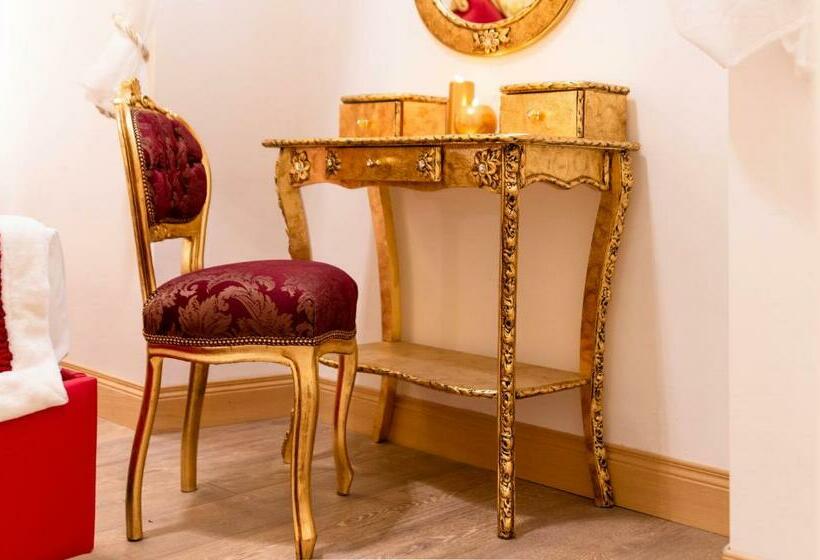 اتاق لوکس با تخت بزرگ, Roma Charming Rooms