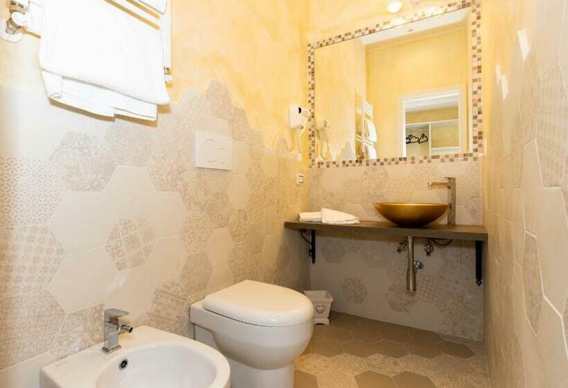 اتاق لوکس با تخت بزرگ, Roma Charming Rooms