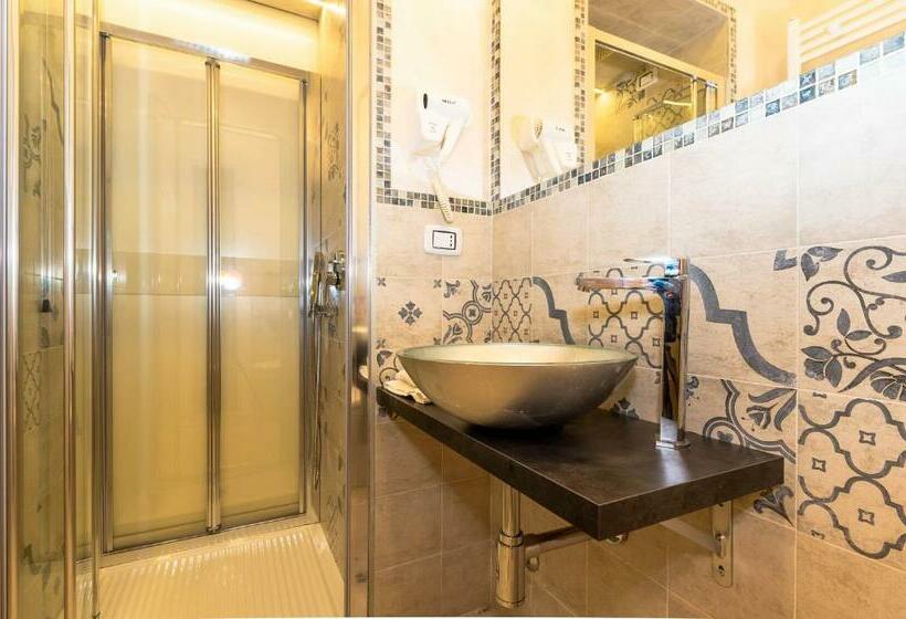 اتاق لوکس با تخت بزرگ, Roma Charming Rooms