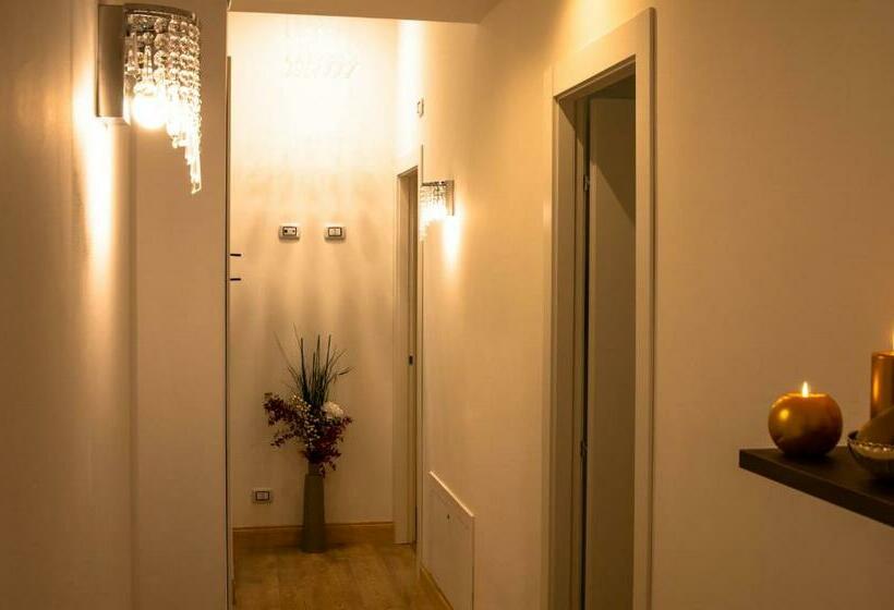 اتاق لوکس, Roma Charming Rooms