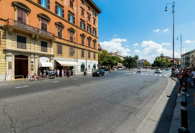 اتاق لوکس, Roma Charming Rooms