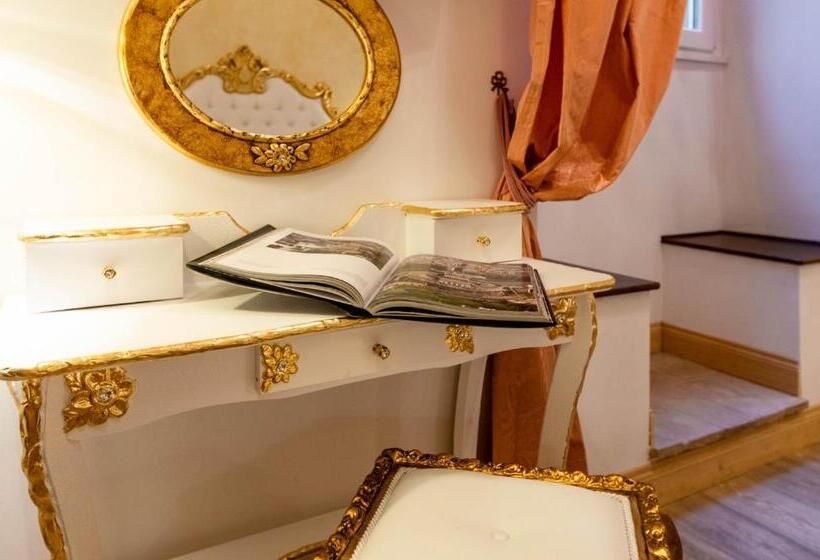 اتاق لوکس, Roma Charming Rooms