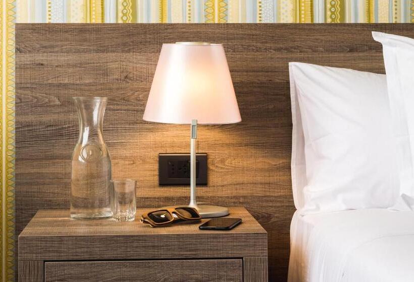 اتاق خانوادگی, Frontier Hotel Rivera