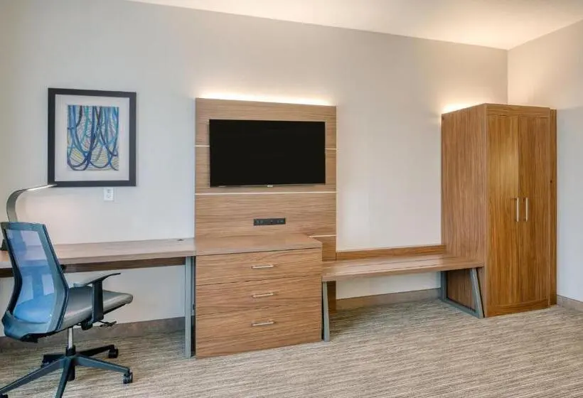 身障者適用スイートルーム, Holiday Inn Express Troy, An Ihg