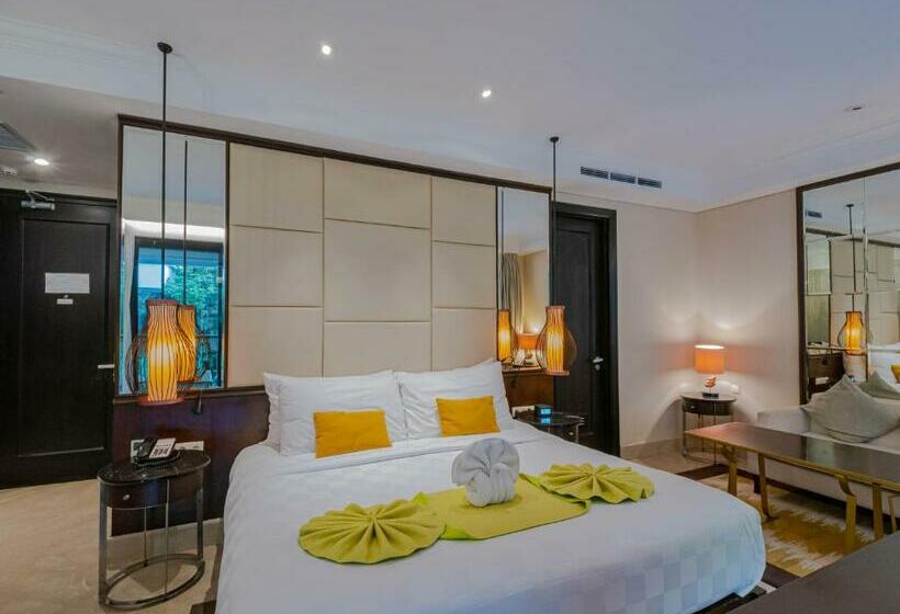 غرفة بريميوم مطلة على حمام السباحة, Jambuluwuk Oceano Seminyak