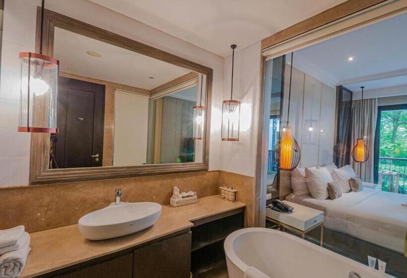 جناح جونيور مزوَّد بشرفة, Jambuluwuk Oceano Seminyak