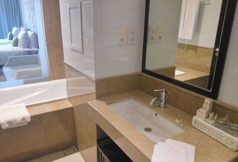 バルコニー付きデラックスルーム, Jambuluwuk Oceano Seminyak