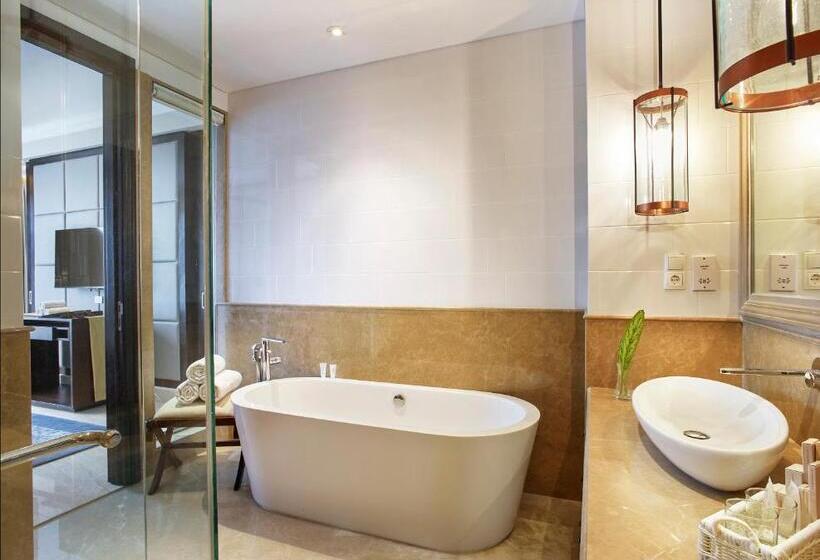 جناح, Jambuluwuk Oceano Seminyak