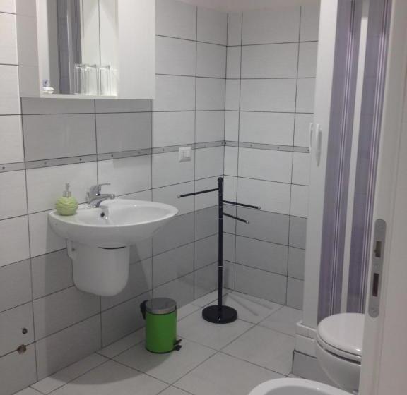 标准三人间, Residence Palomba