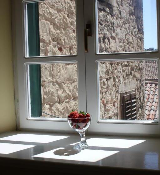 اتاق سوپریور با چشم‌انداز شهر, Rooms Toni Palace