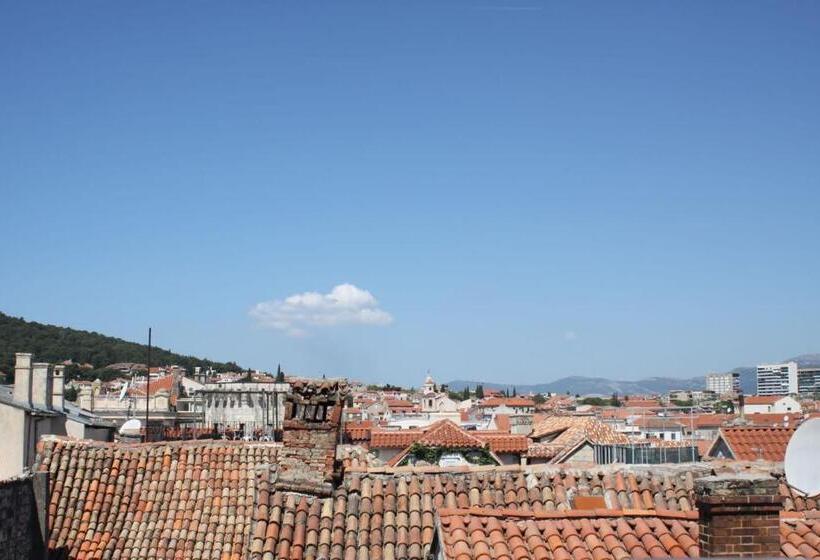 اتاق سوپریور با چشم‌انداز شهر, Rooms Toni Palace