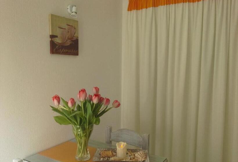 1 Schlafzimmer Apartment mit Blick, Lotza Studios