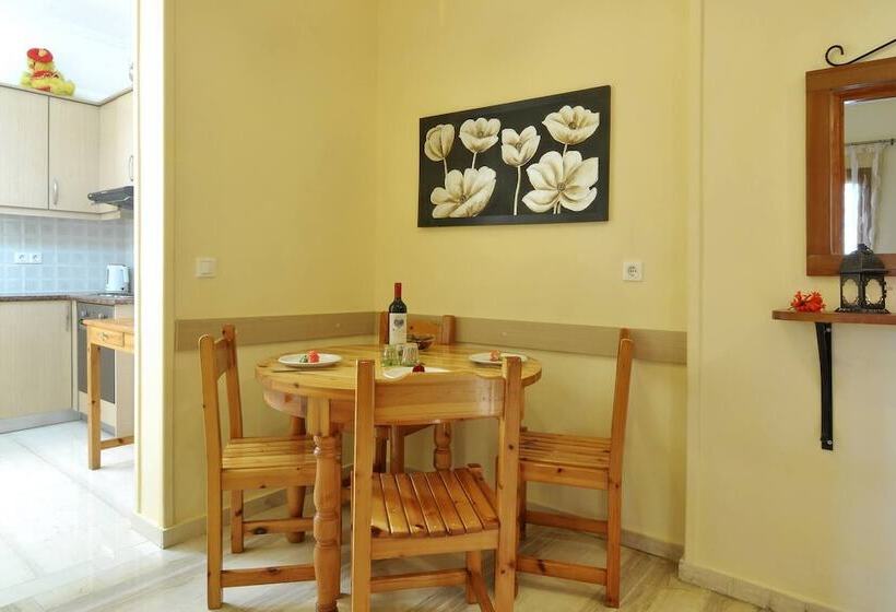 침실 2개 아파트, Marilena Studios