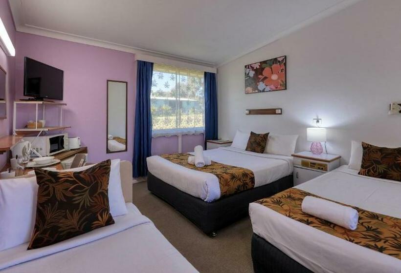 חדר סטנדרט לשלושה, Bushmans Retreat Motor Inn