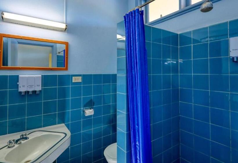 חדר משפחתי, Bushmans Retreat Motor Inn