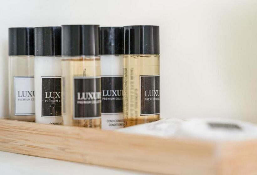 اتاق استاندارد با چشمانداز رودخانه, Chiado 44