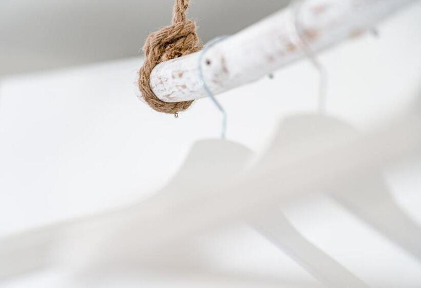 اتاق استاندارد با چشمانداز رودخانه, Chiado 44