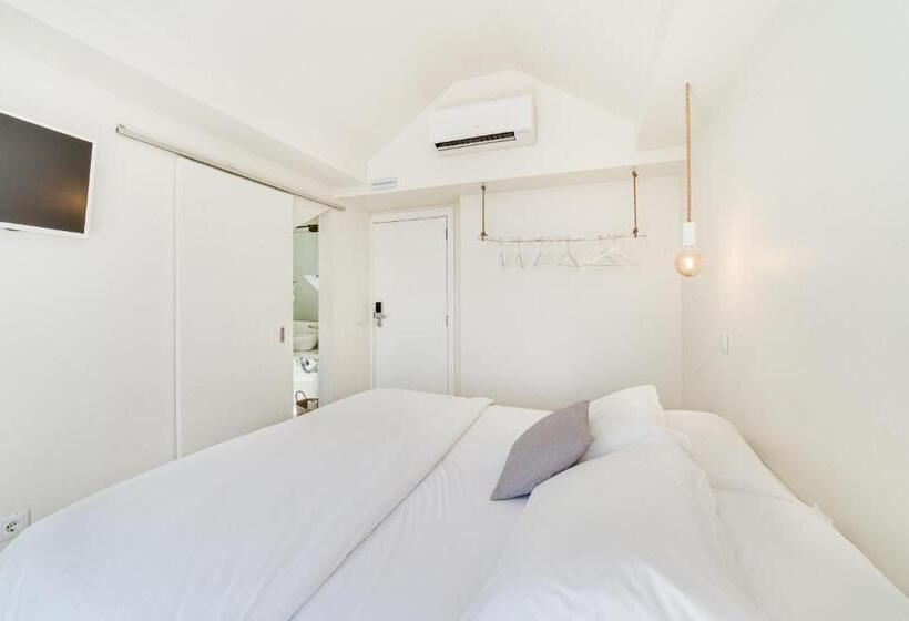 اتاق استاندارد با چشمانداز رودخانه, Chiado 44