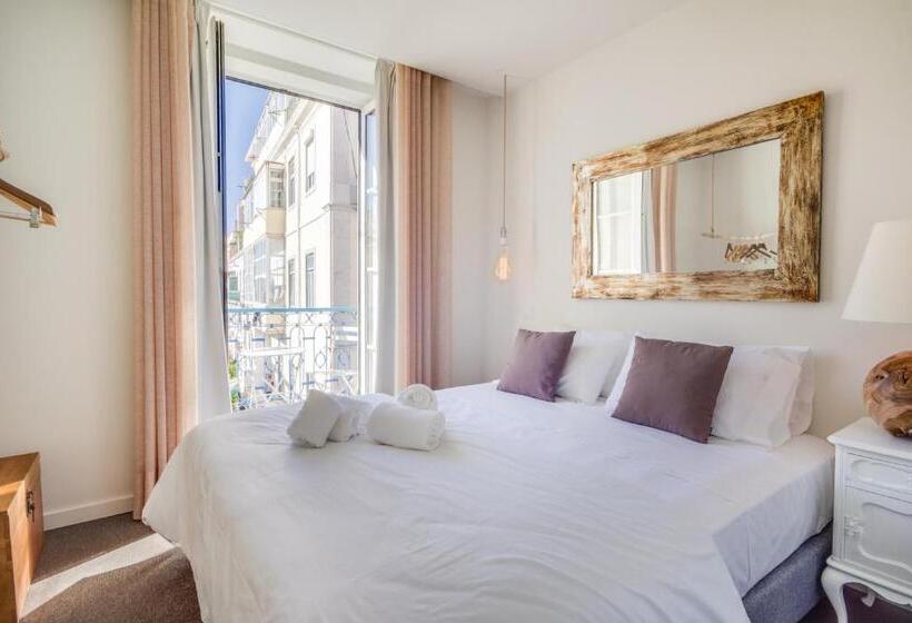 اتاق استاندارد با چشمانداز رودخانه, Chiado 44