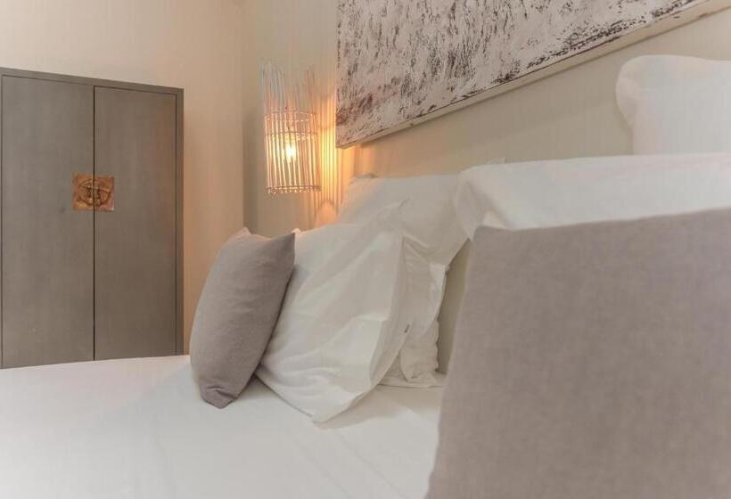 اتاق اکونومی, Chiado 44