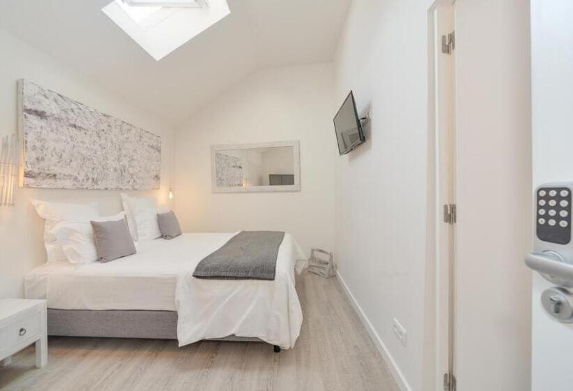 اتاق اکونومی, Chiado 44