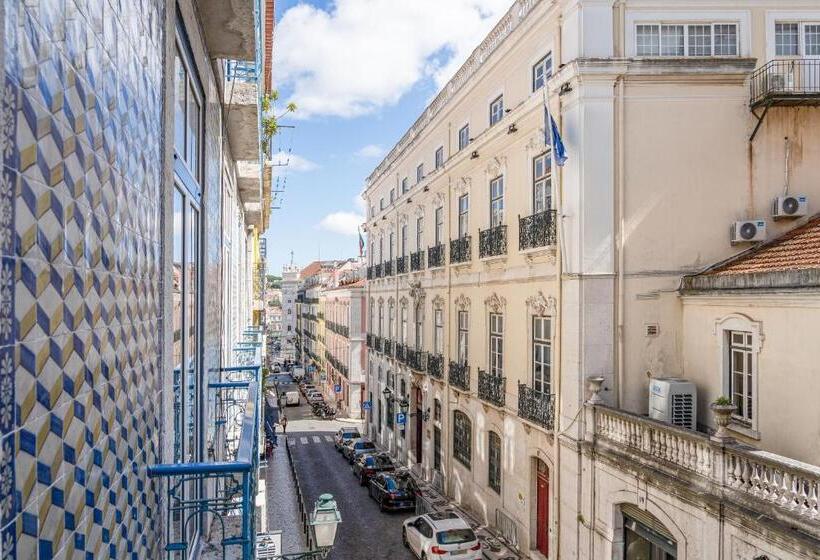 اتاق سوپریور با چشمانداز شهر, Chiado 44