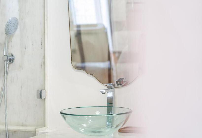 اتاق سوپریور با چشمانداز شهر, Chiado 44