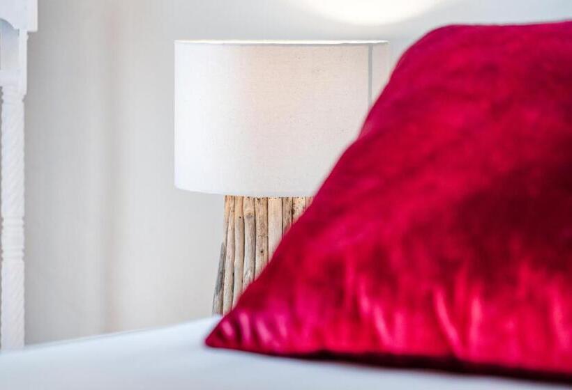 اتاق سوپریور با چشمانداز شهر, Chiado 44