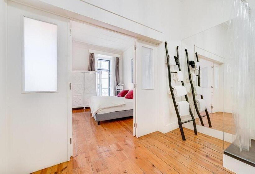 اتاق سوپریور با چشمانداز شهر, Chiado 44