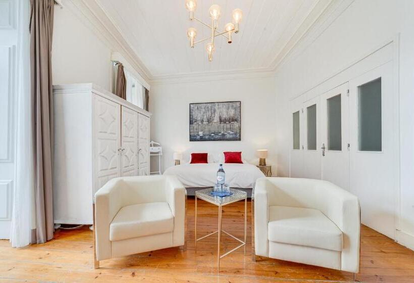 اتاق سوپریور با چشمانداز شهر, Chiado 44