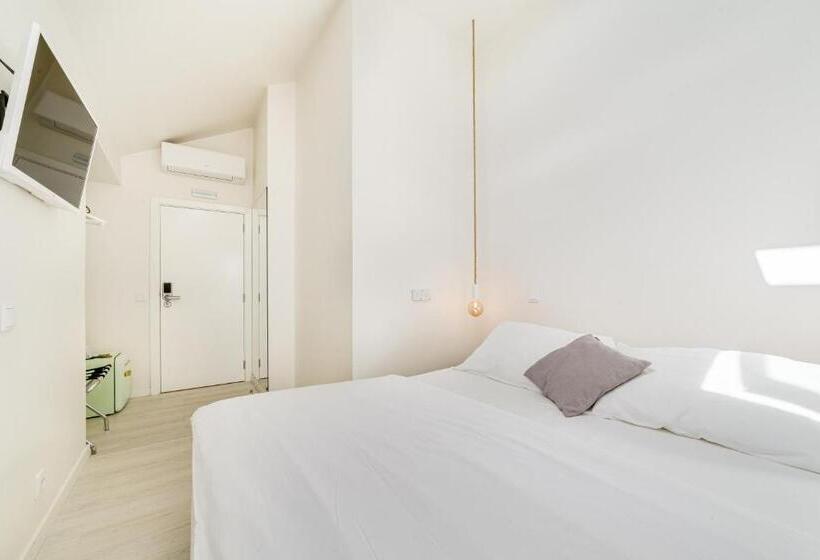 اتاق استاندارد, Chiado 44