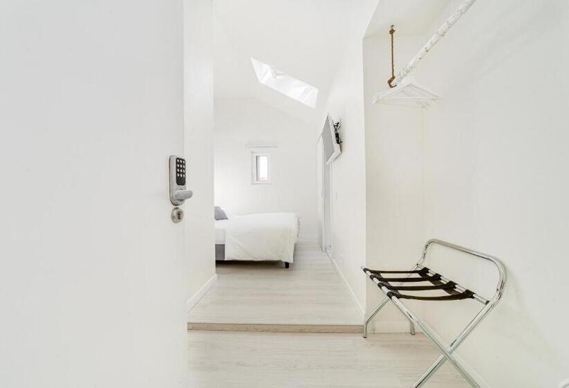 اتاق استاندارد, Chiado 44