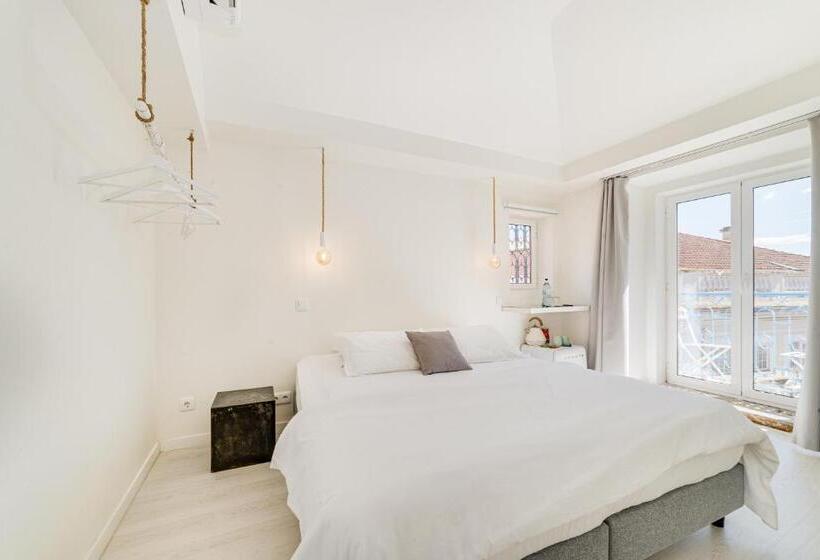 اتاق استاندارد با چشمانداز رودخانه, Chiado 44