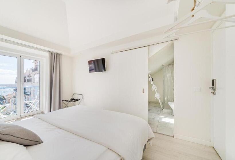 اتاق استاندارد با چشمانداز رودخانه, Chiado 44