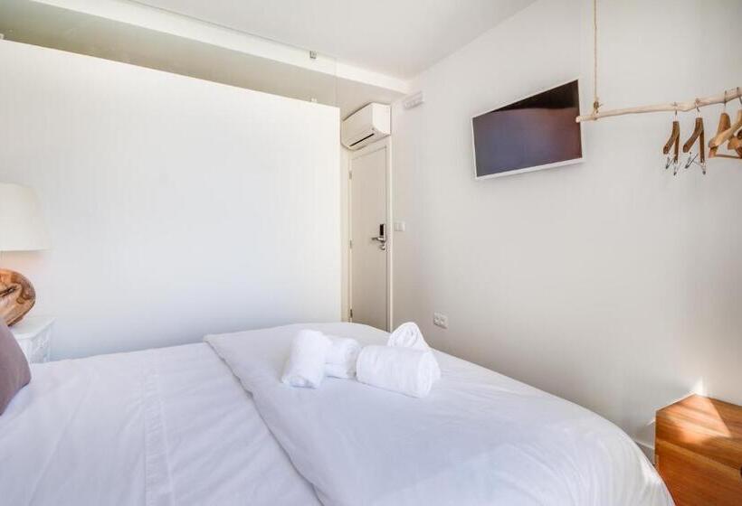 اتاق استاندارد با چشمانداز رودخانه, Chiado 44