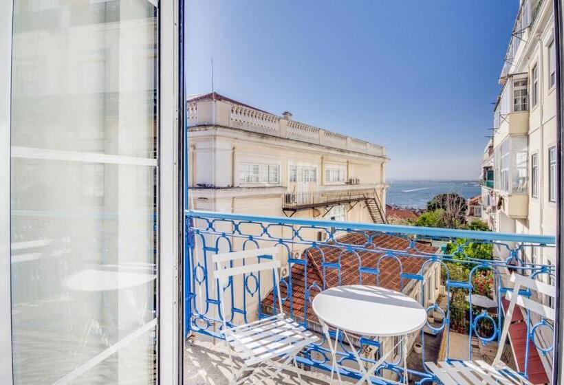 اتاق استاندارد با چشمانداز رودخانه, Chiado 44