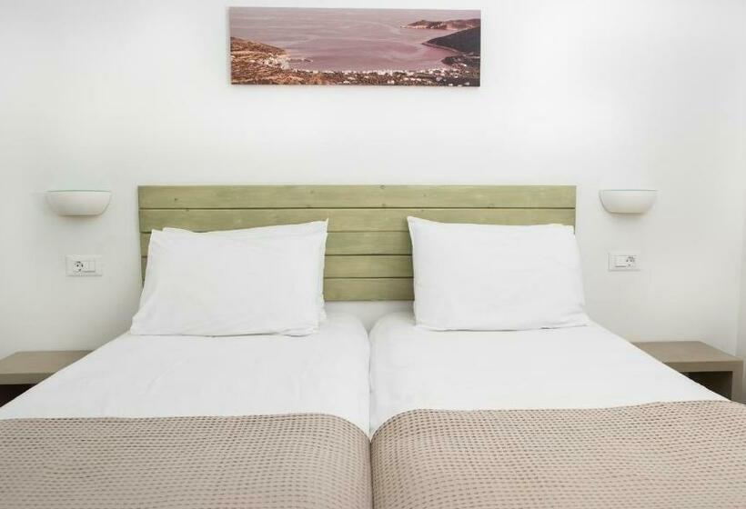 غرفة قياسية مطلّة علي الحديقة, Xerolithia