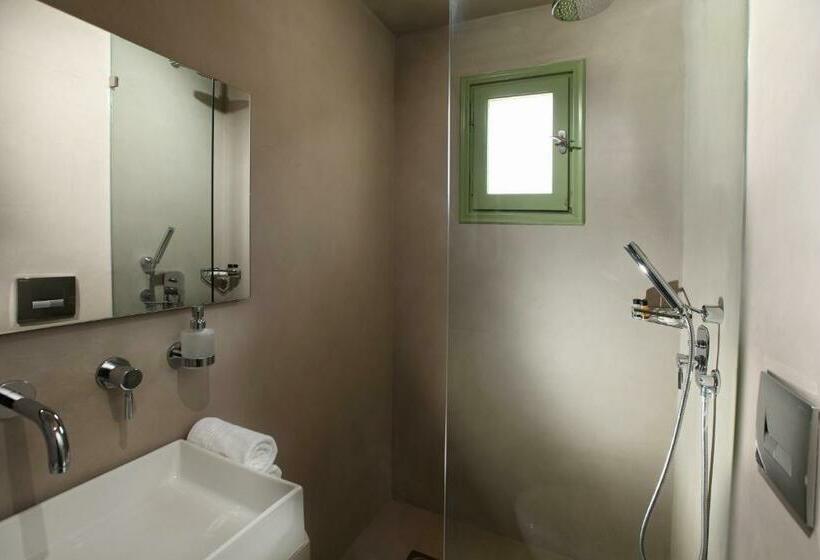 غرفة قياسية مطلّة علي البحر, Xerolithia